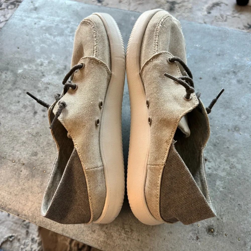 Men’s Chaco Size 8 Tan Beige Chillos Slip On Shoes